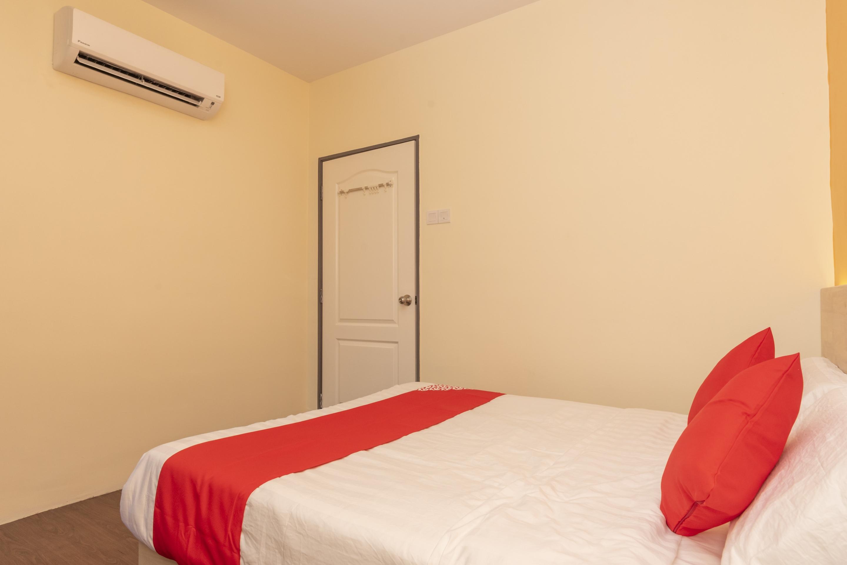 Oyo 778 Bmw 2 Hotel Muar Exterior foto